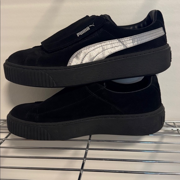 Puma Women’s Black Suede Sneakers with Velcro top - Picture 4 of 8